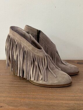 Unbridled Ariat tan fringe leather festival western esthetic ankle chunky boots